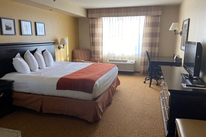 1 King Bed (16 of 16)