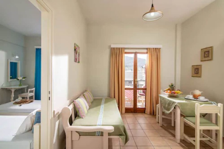 Room 10 of 26