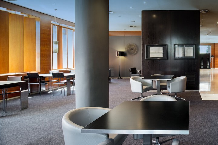 Lounge 37 of 45