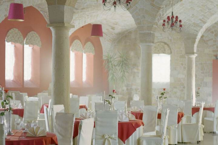 Ballroom/Hall 35 of 48