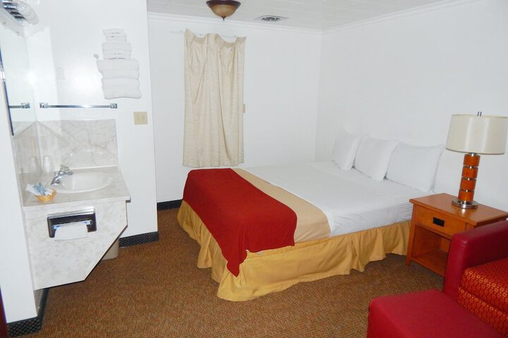Room 4 of 6