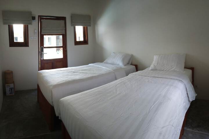 Room 2 of 27