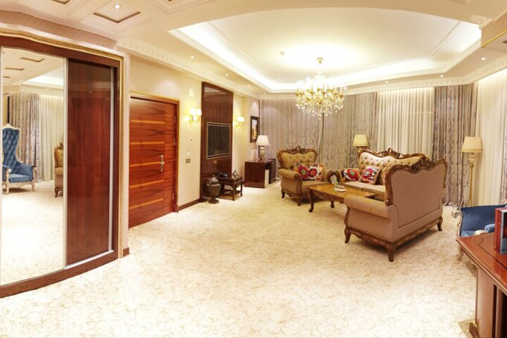 Room 16 of 48