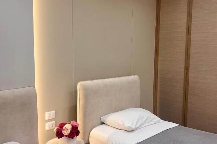 Room 10 of 31