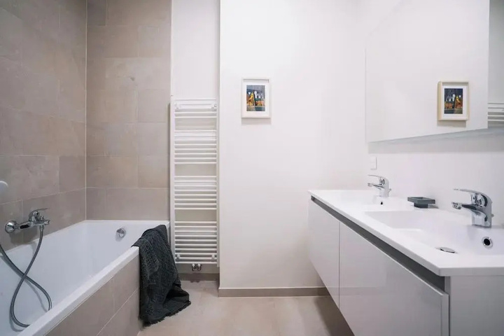 Room 9 of 14