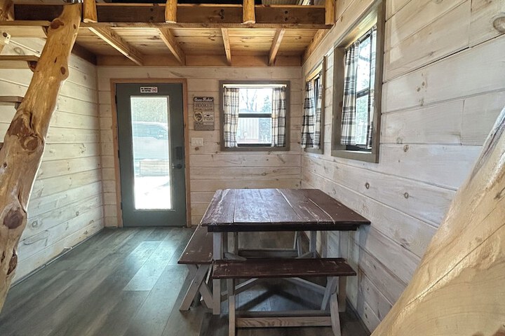 Room 25 of 119