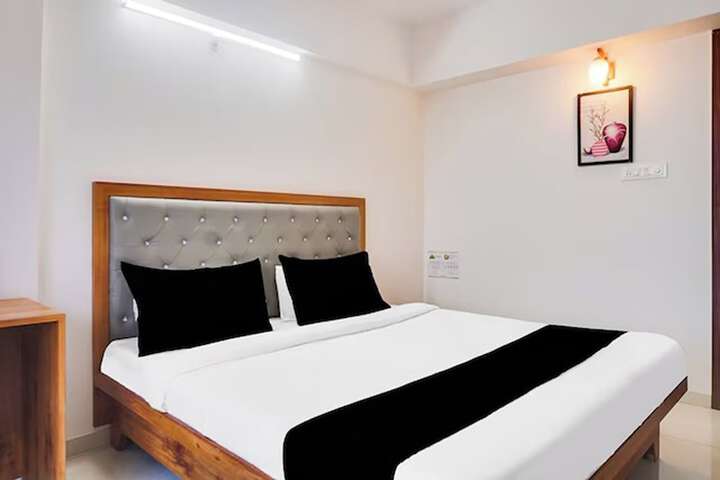 Room 6 of 28