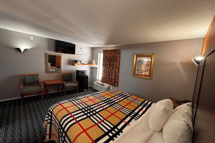 Room 7 of 14