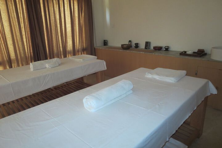 Room 15 of 33