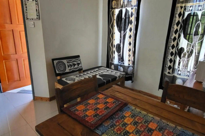 Room 6 of 11