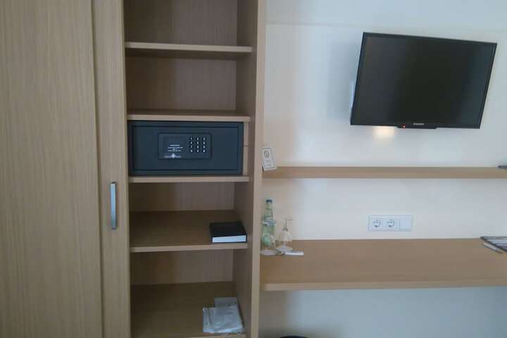 Room 12 of 43