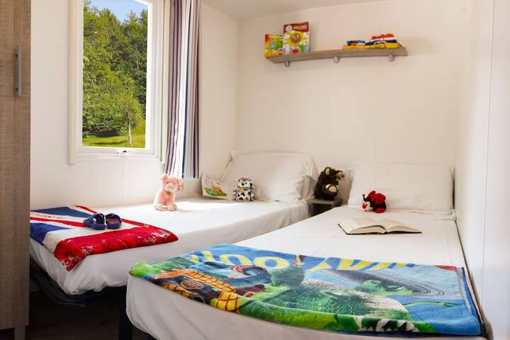 Room 5 of 165