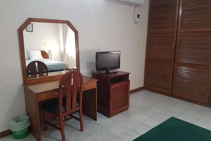 Room 5 of 32