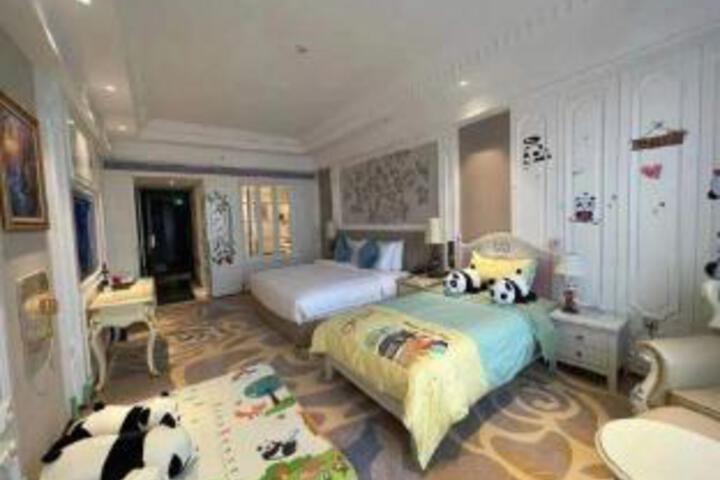 Room 21 of 21