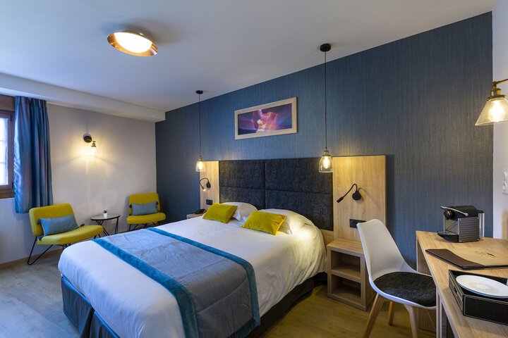 Room 16 of 77