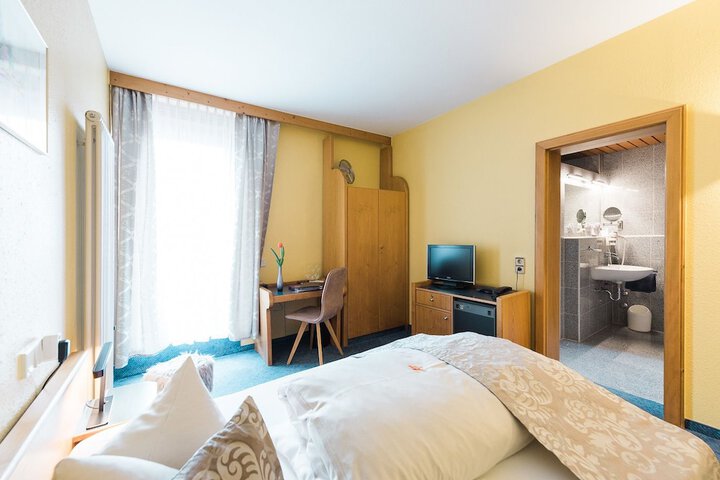 Room 6 of 36