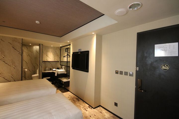 Room 27 of 58