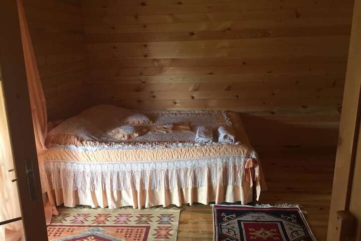 Room 4 of 166