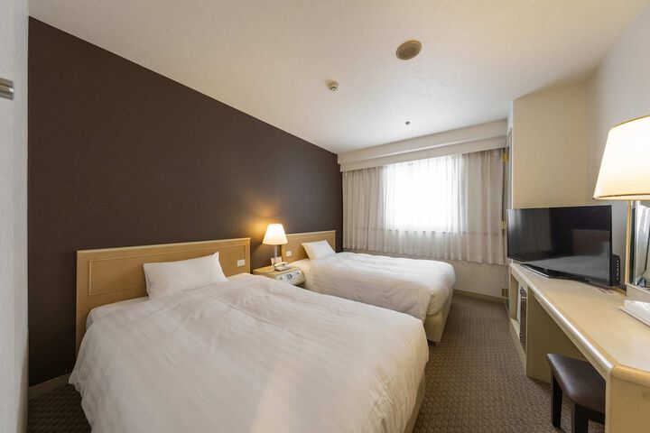 Room 11 of 24