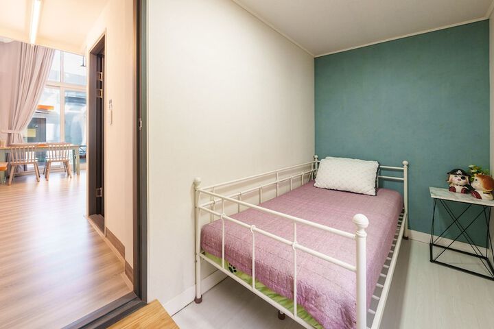 Room 4 of 61