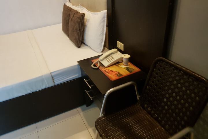Room 8 of 25