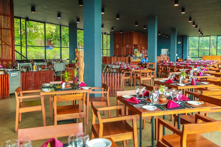 Dining 54 of 77