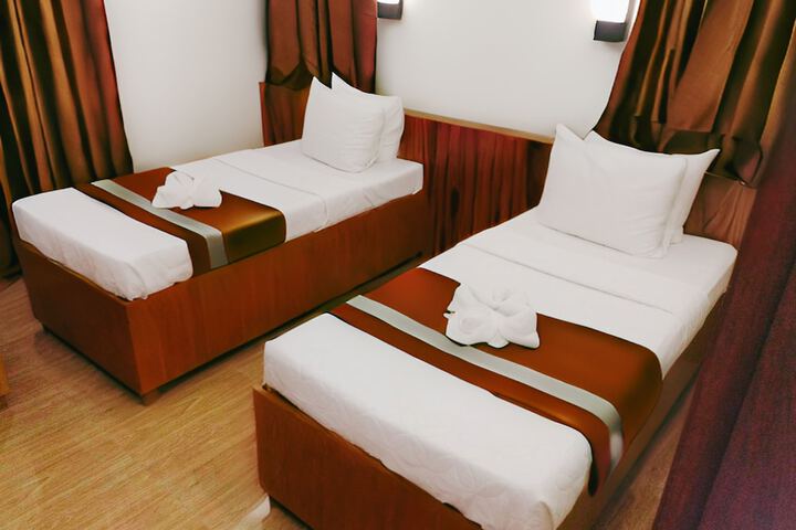 Room 10 of 48
