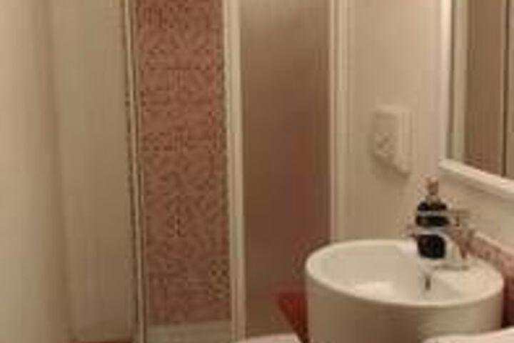 Room 2 of 39