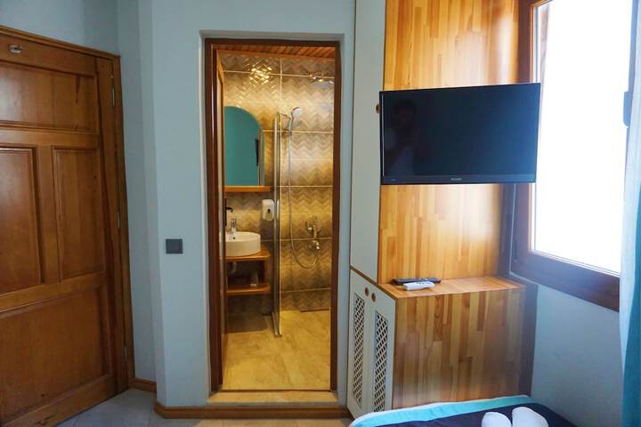 Room 10 of 46
