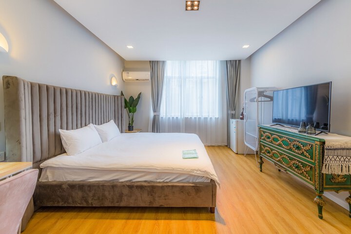 Room 3 of 28