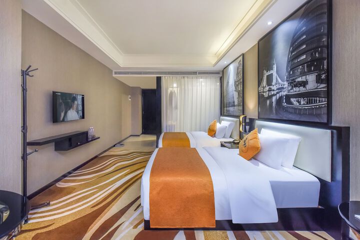 Room 32 of 113
