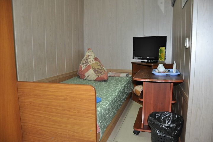 Room 7 of 33