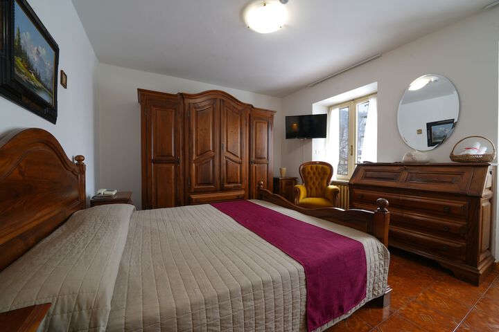 Room 4 of 50