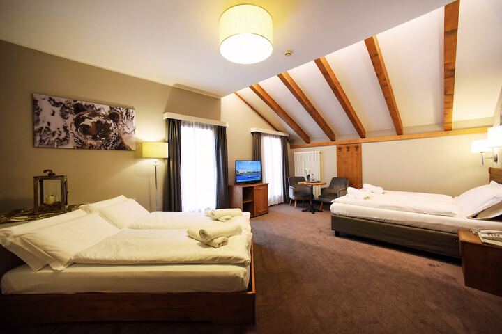 Room 18 of 48