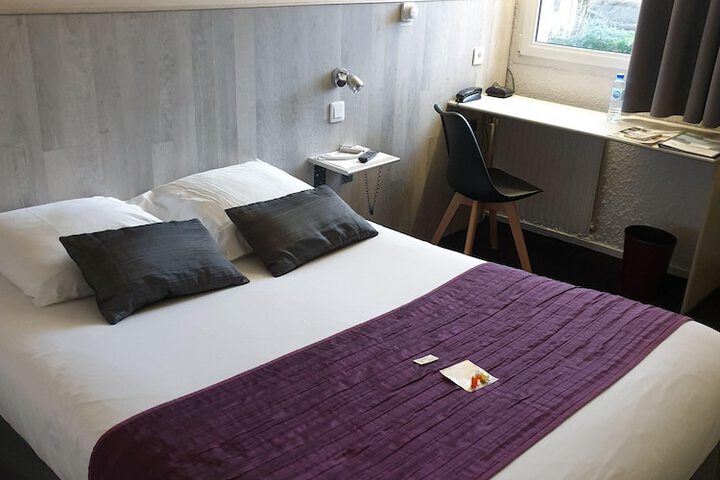 Room 10 of 40