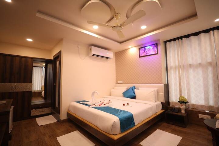 Room 2 of 9
