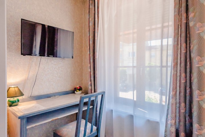 Room 27 of 41