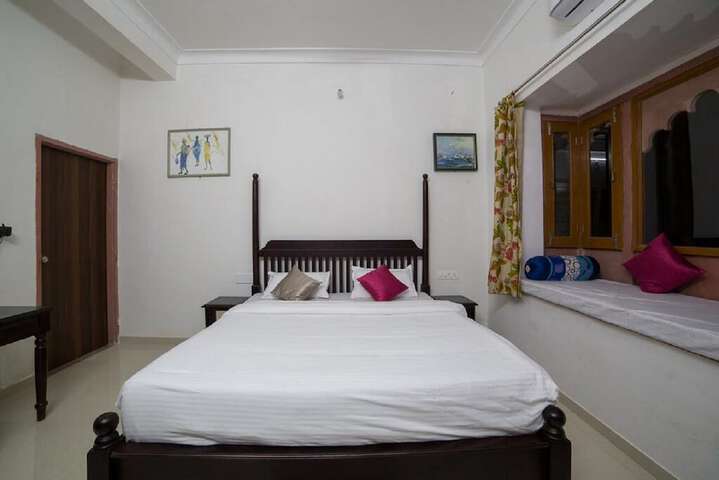 Room 10 of 90