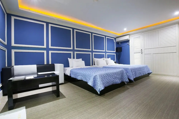 Room 3 of 14