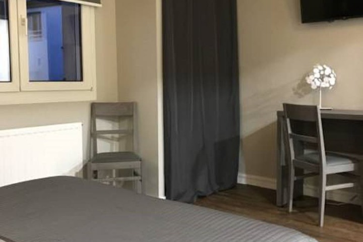 Room 4 of 50