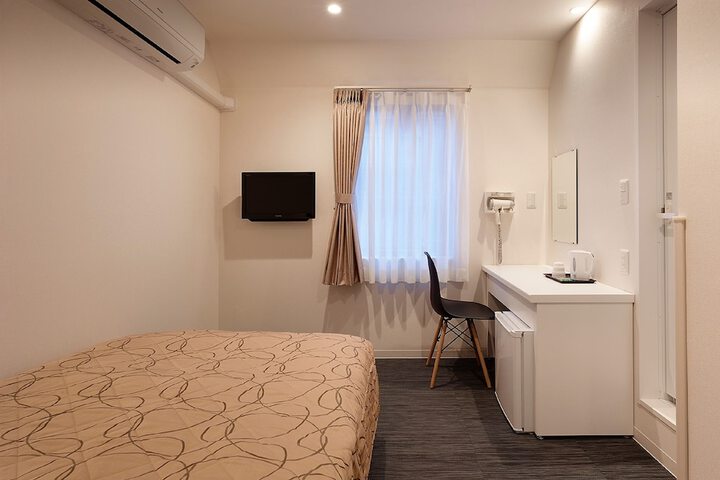 Room 16 of 27