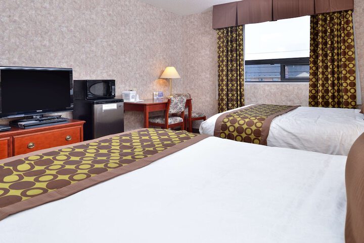 2 Queen Beds (1 of 13)