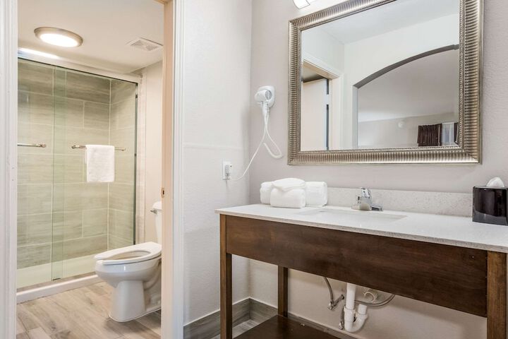 Standard Room, King or Two Doubles (11 of 15)