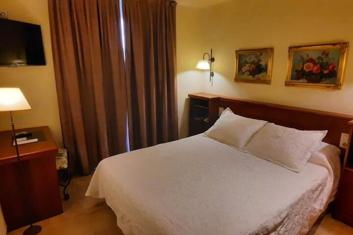 Room 2 of 76
