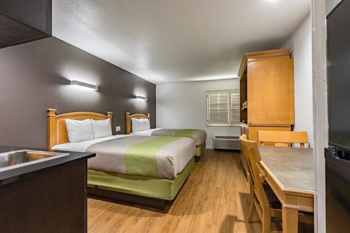 Deluxe Room 2 Double Beds Kitchenette (3 of 6)