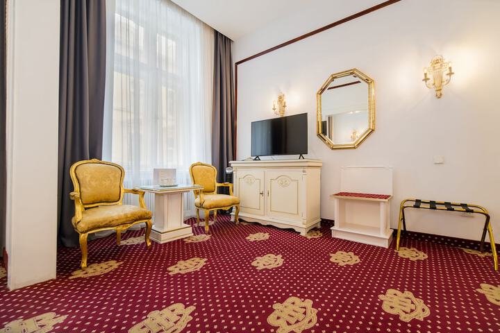 Room 35 of 62