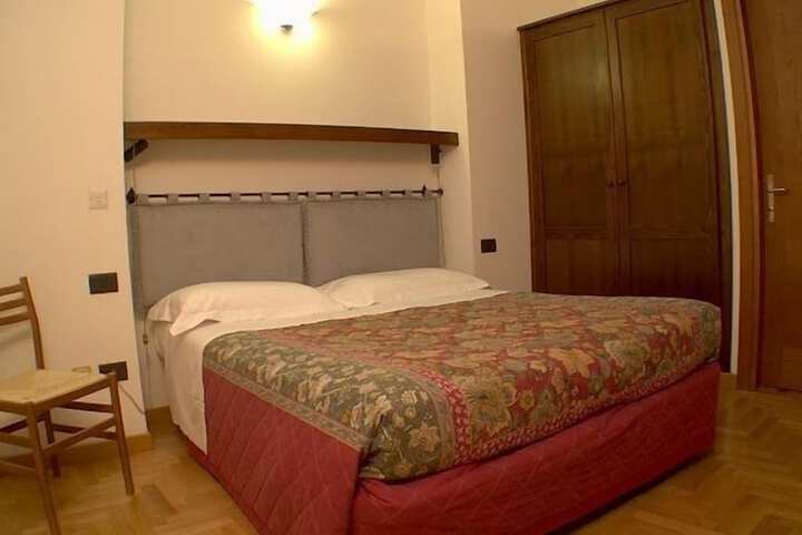 Room 10 of 43