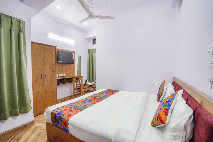Room 18 of 28