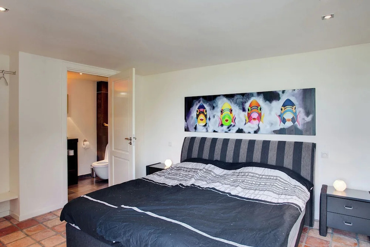 Room 2 of 21