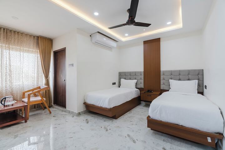 Room 13 of 32